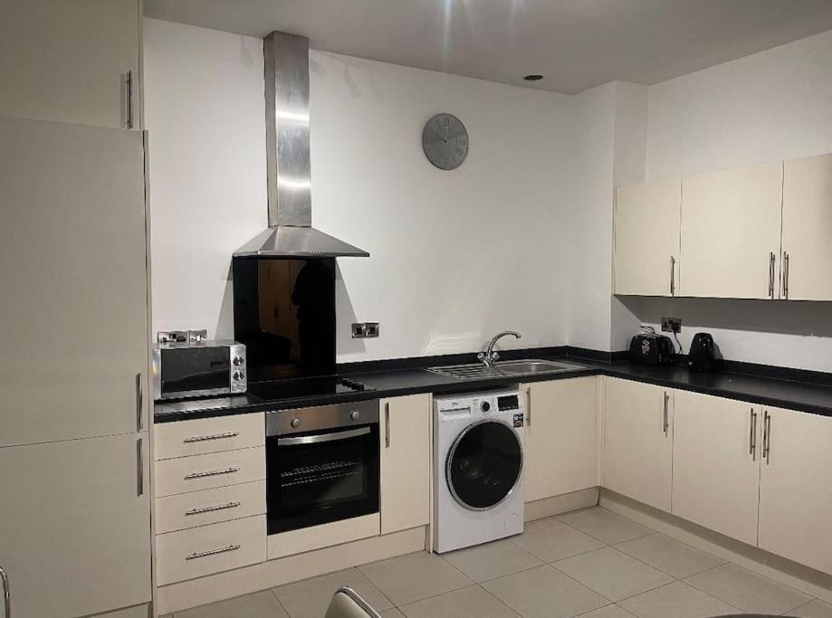 曼彻斯特Modern 2-Bed Flat In Salford公寓 外观 照片
